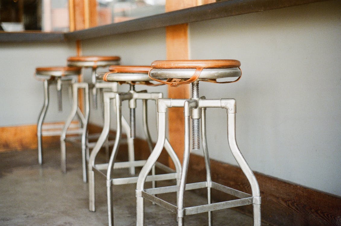 bar-old-stools